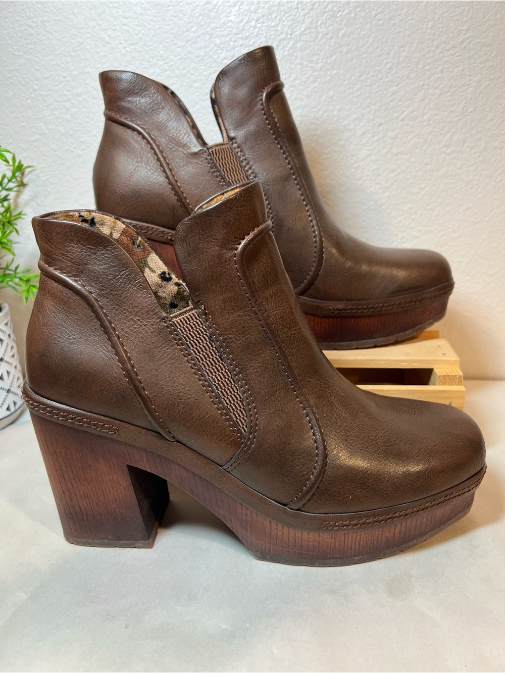 Korks Brown Platform Ankle Boots | Chunky | Boho Hippie 70s Chic | NWOT - Picture 1 of 12